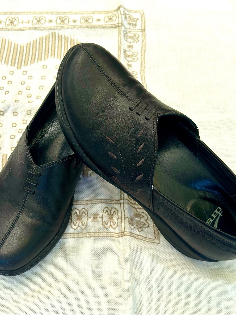 Dansko Black Leather Slip-On clogs never worn - Picture 6 of 7